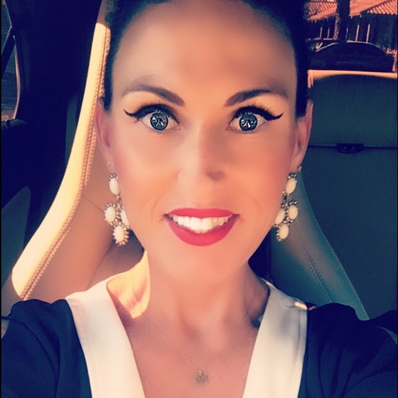 💕 POSH AMBASSADOR CHELSEA 💕 - Picture 4 of 5